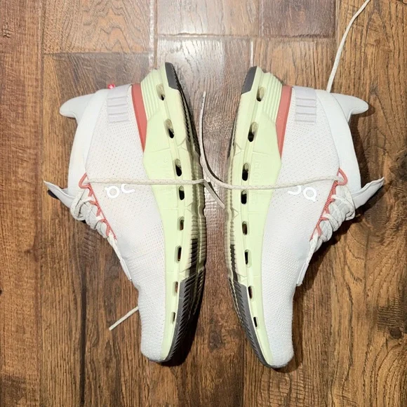 On Running Cloudnova Sneakers - Picture 3 of 9